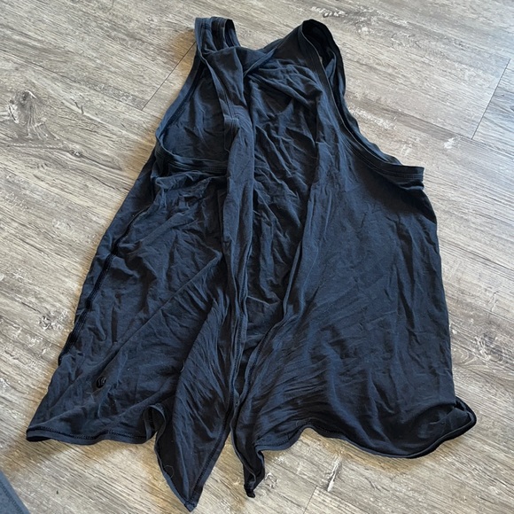 Lululemon All Tied Up Tank size 2 - Picture 2 of 3